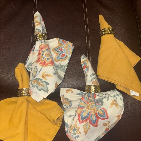 4 cloth napkins worn gold napkin rings - Picture 4 of 4